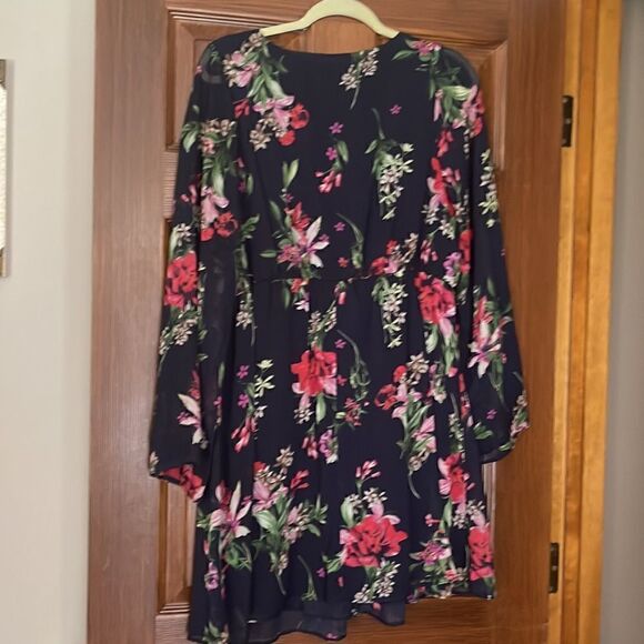 New Look Floral Dress with Bell Sleeves - Picture 6 of 6